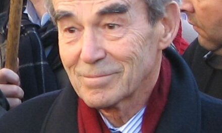 Image illustrant l'article Robert_Badinter,_2007_(cropped) (1) de Clio Lycee